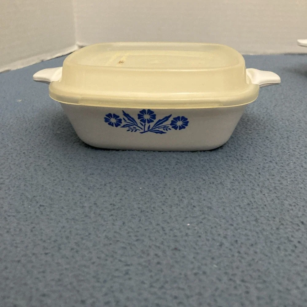 VTG Corning Ware Blue Cornflower Petite Pan (P-41)‎ Set Of 2 with 1 Plastic Lid